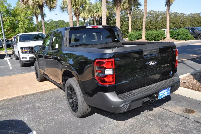 2025 Ford Maverick Lariat photo 1