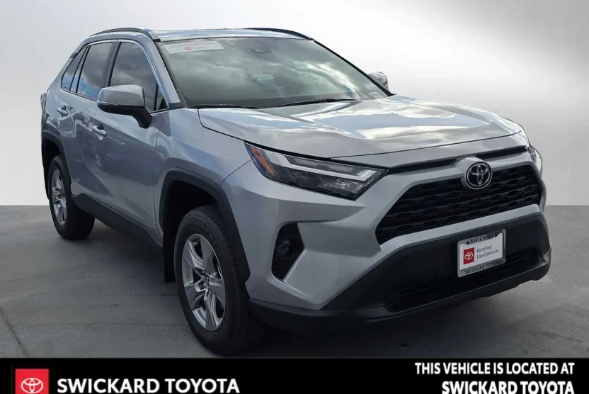 2025 Toyota RAV4 XLE photo 1