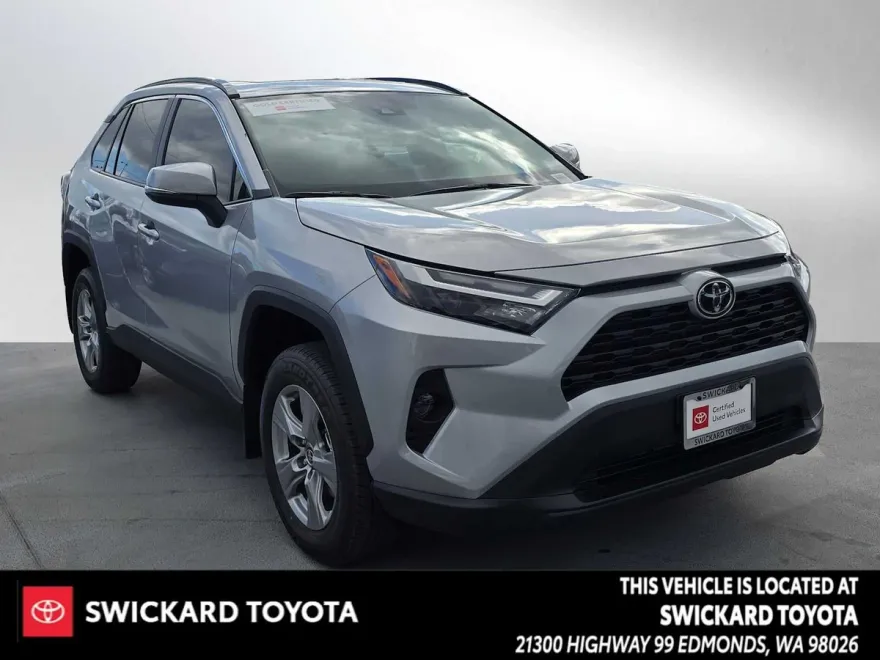 2025 Toyota RAV4 XLE photo 1