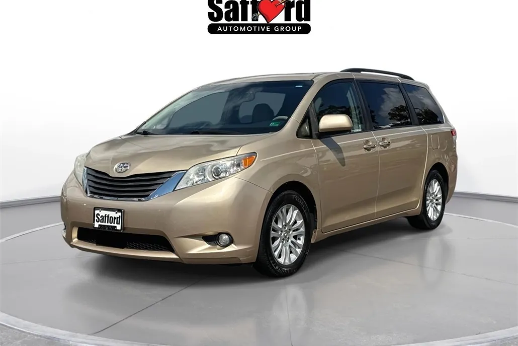2014 Toyota Sienna XLE photo 1