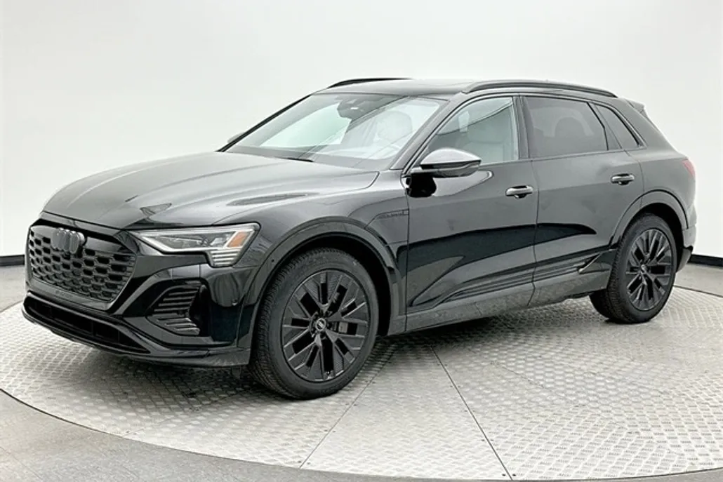 2024 Audi Q8 E-tron Prestige photo 1
