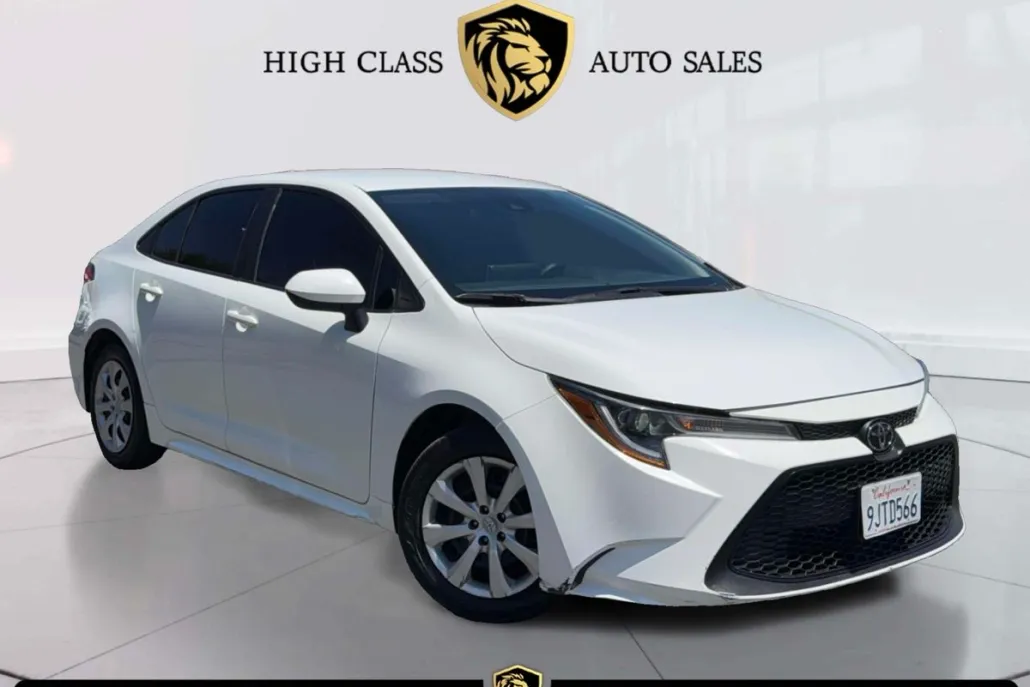 2021 Toyota Corolla LE photo 1