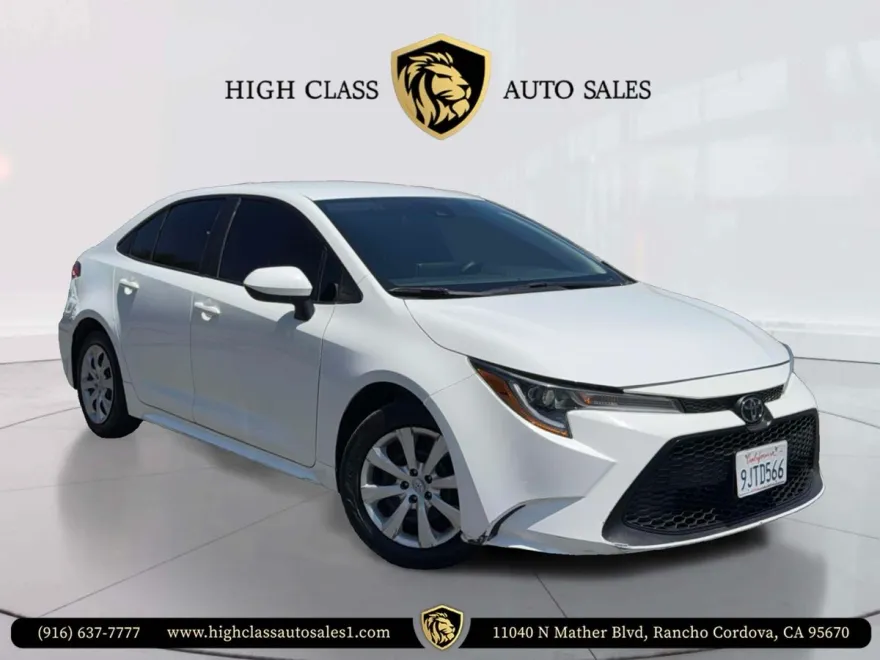 2021 Toyota Corolla LE photo 1