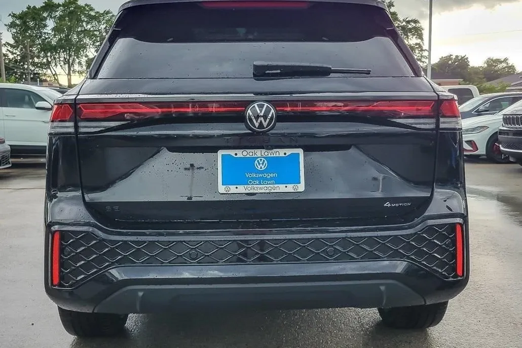 2025 Volkswagen Tiguan SE R-Line Black photo 1