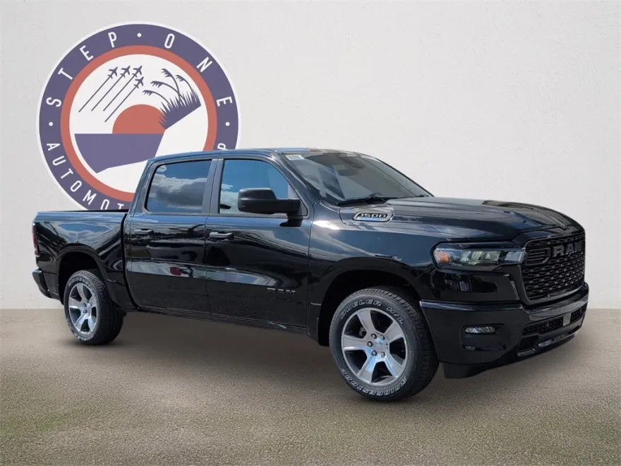 2025 Ram 1500 Tradesman photo 1