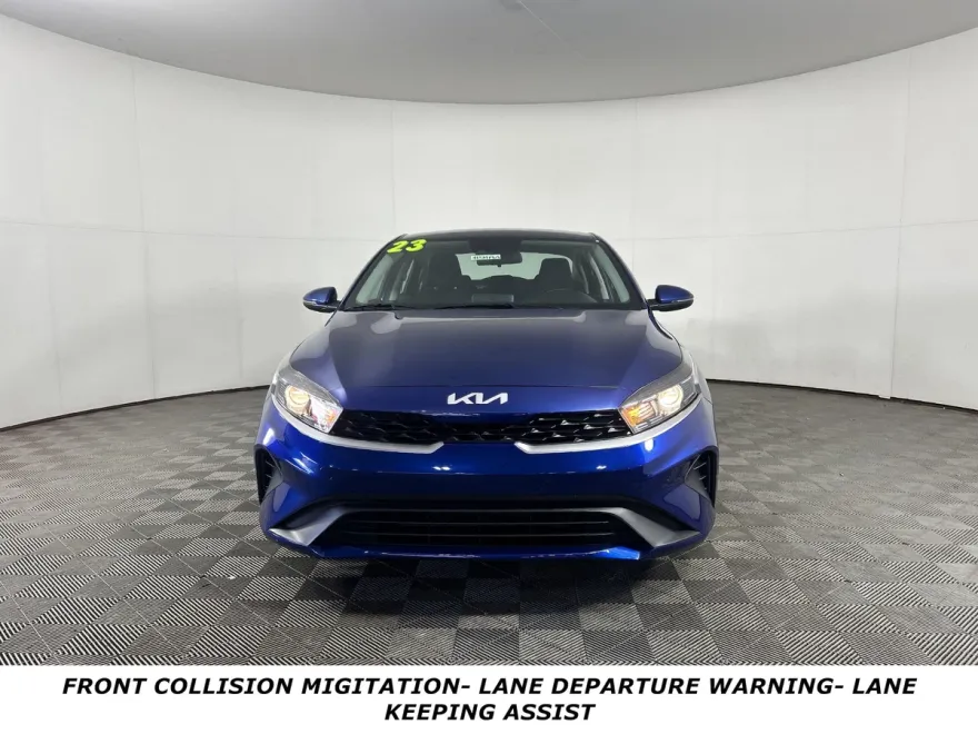 2023 Kia Forte LXS photo 1