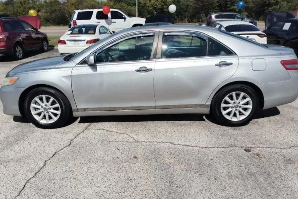 2011 Toyota Camry Base photo 1