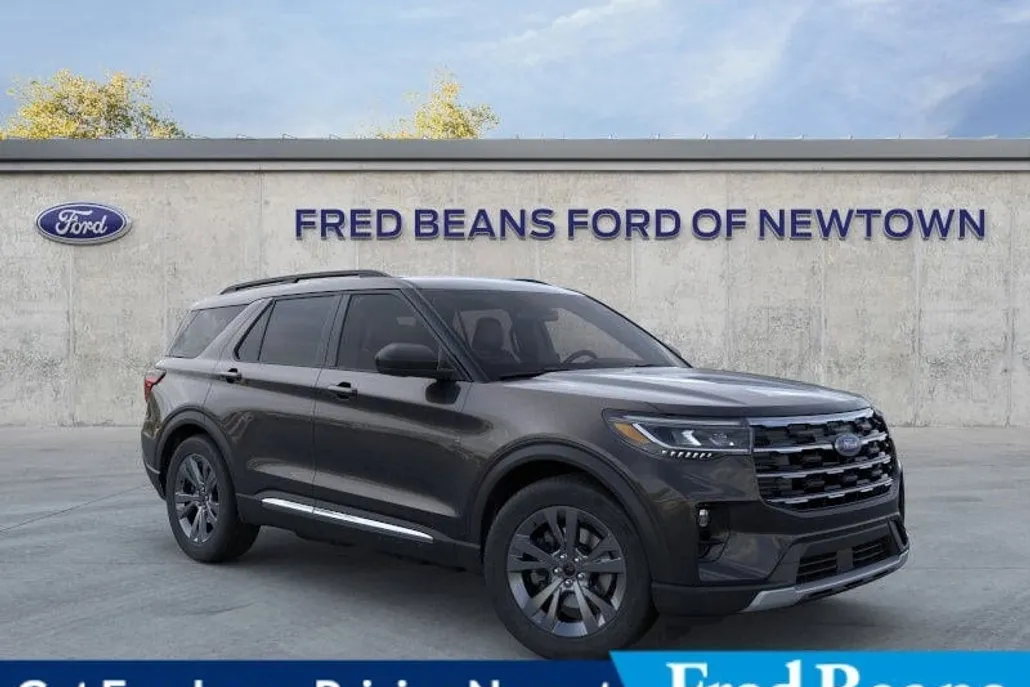2025 Ford Explorer photo 1