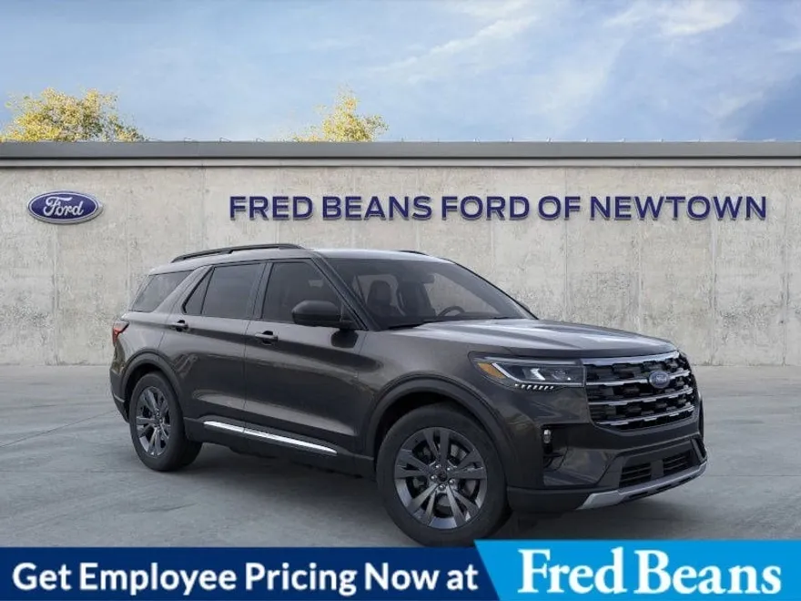 2025 Ford Explorer photo 1