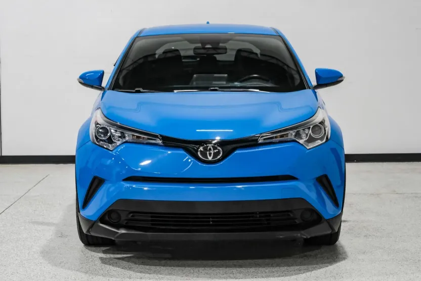 2019 Toyota C-HR XLE photo 1