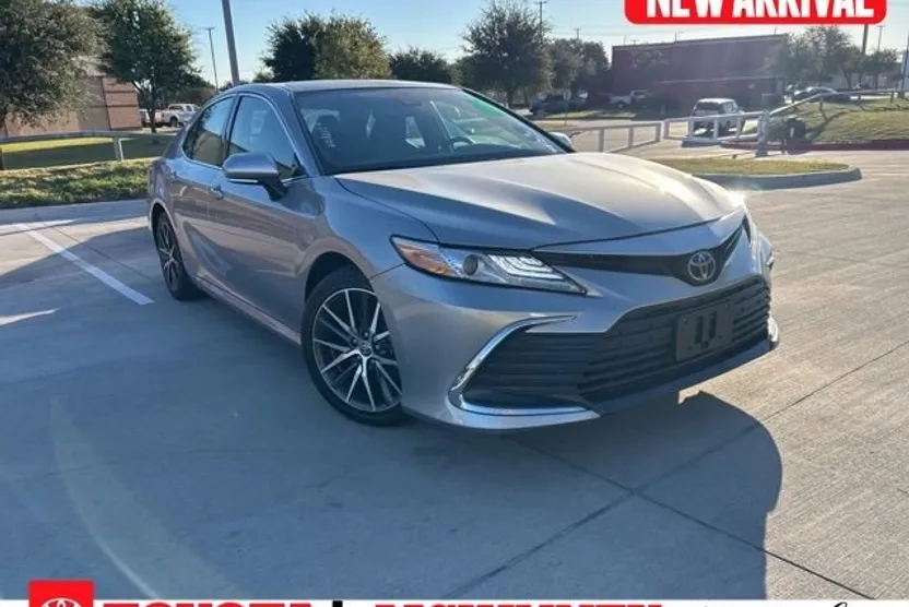 2022 Toyota Camry XLE photo 1