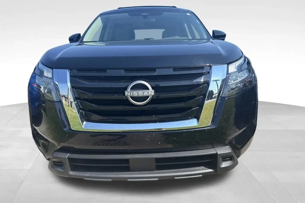 2023 Nissan Pathfinder SV photo 1