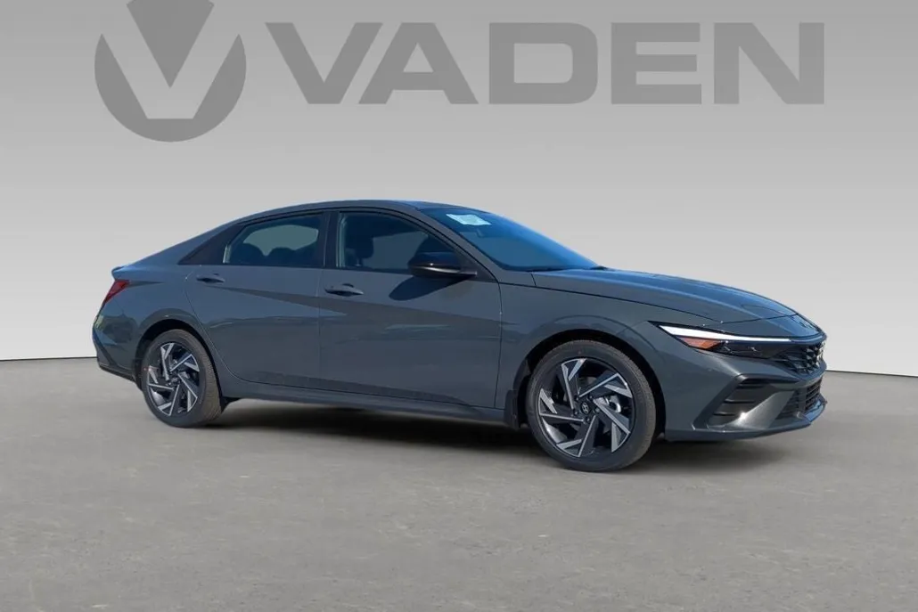 2025 Hyundai Elantra SEL Sport photo 1
