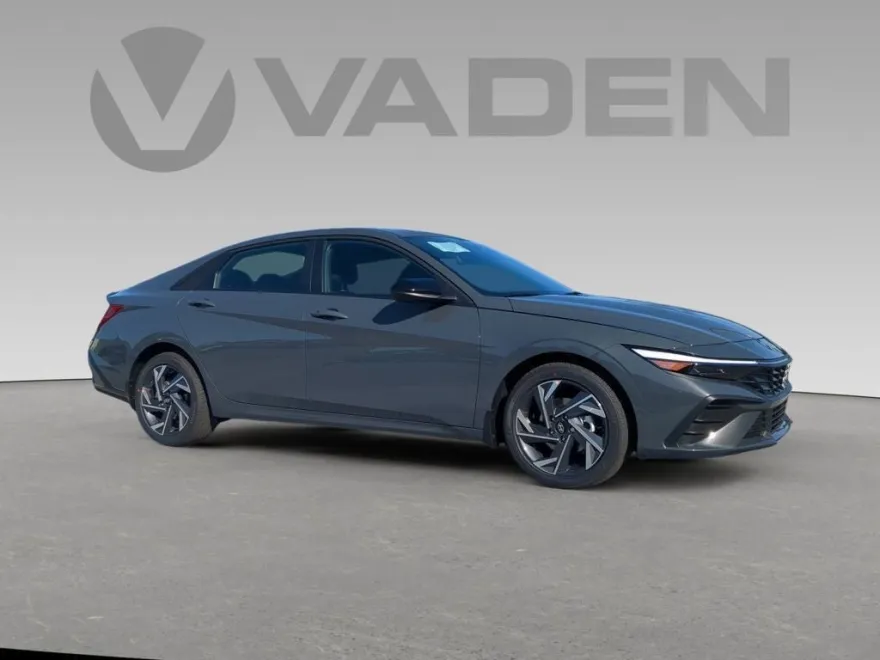 2025 Hyundai Elantra SEL Sport photo 1
