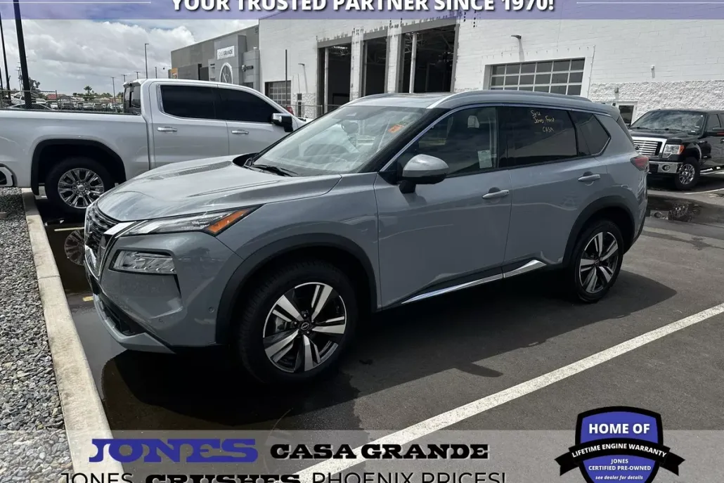 2023 Nissan Rogue SL photo 1
