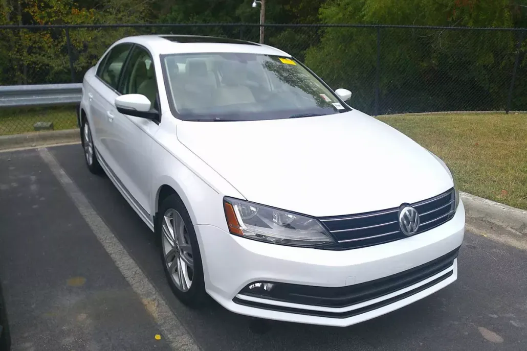 2017 Volkswagen Jetta 1.8T SEL photo 1