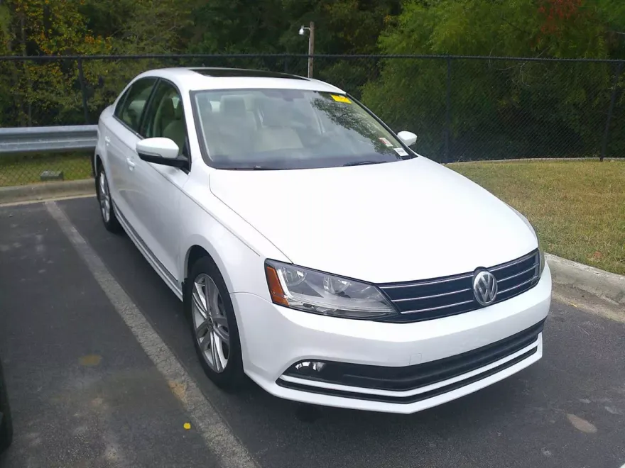2017 Volkswagen Jetta 1.8T SEL photo 1