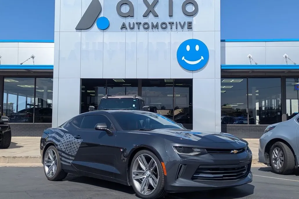 2016 Chevrolet Camaro 1LT photo 1