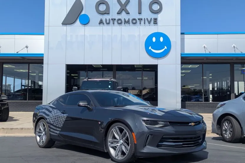 2016 Chevrolet Camaro 1LT photo 1