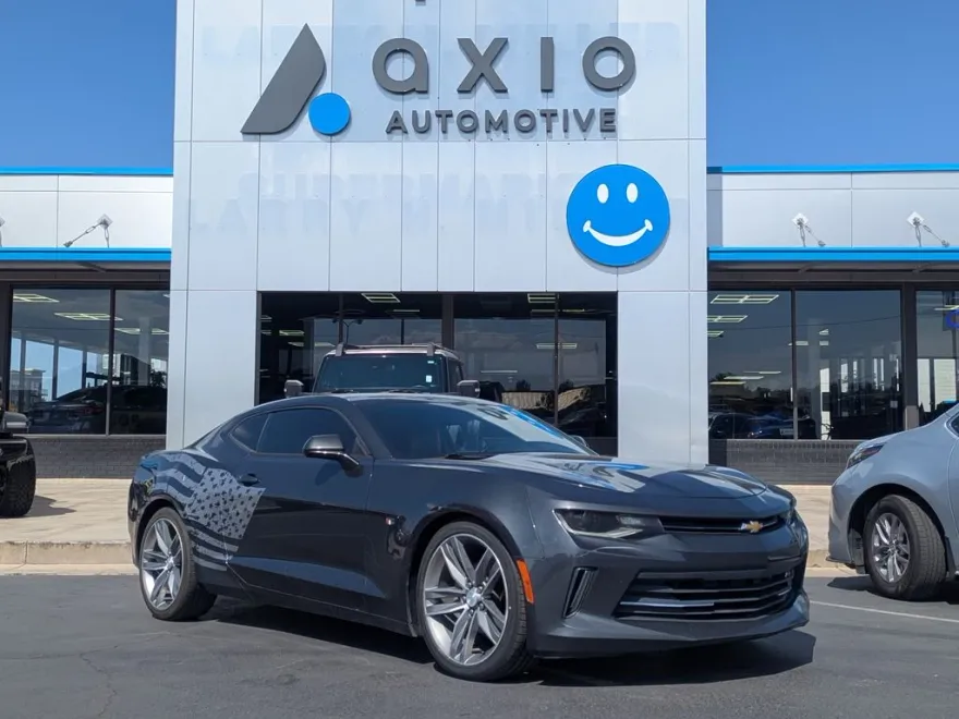 2016 Chevrolet Camaro 1LT photo 1