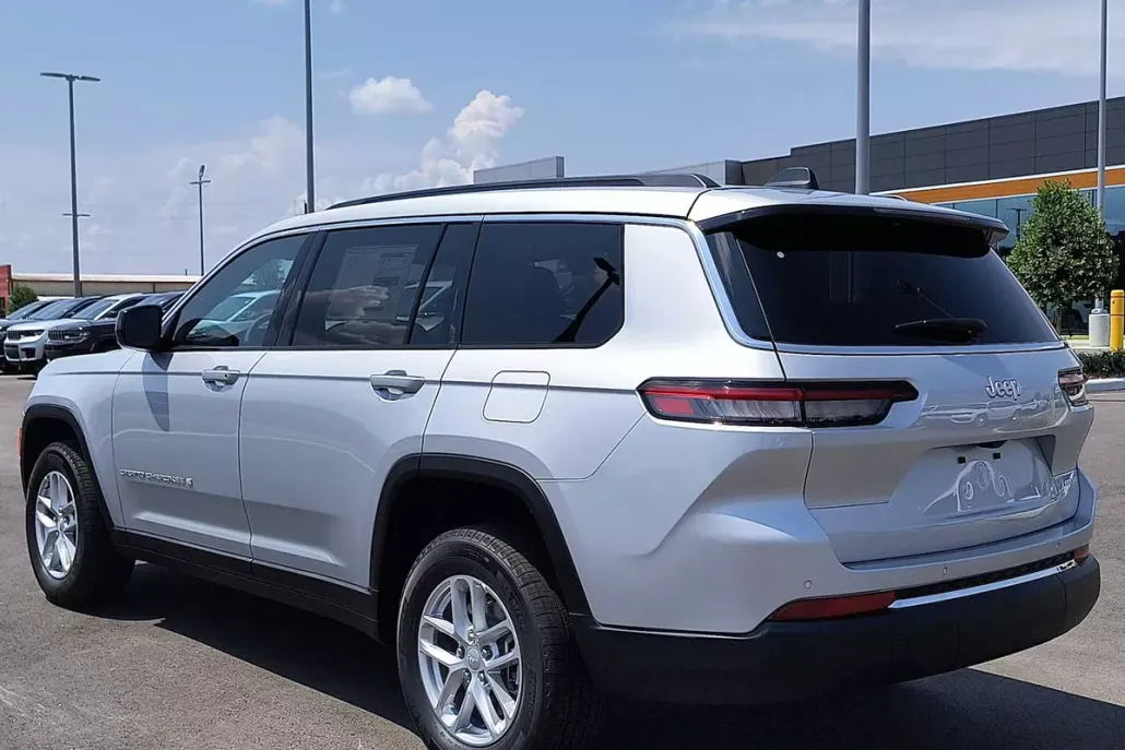 2025 Jeep Grand Cherokee Laredo X photo 1