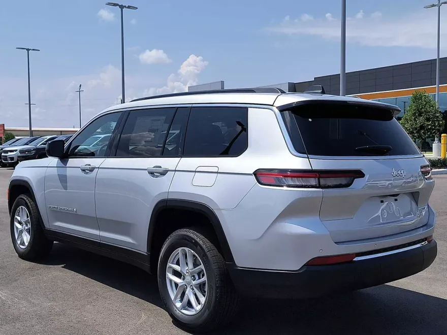 2025 Jeep Grand Cherokee Laredo X photo 1