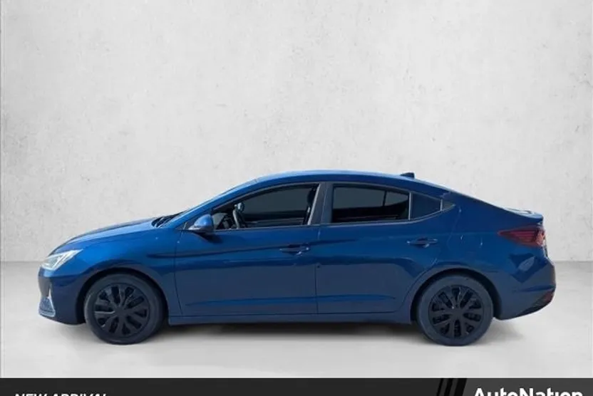 2019 Hyundai Elantra SEL photo 1