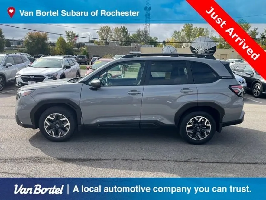 2025 Subaru Forester Premium photo 1