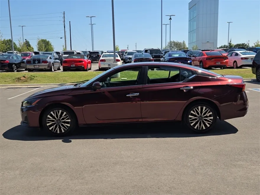 2023 Nissan Altima 2.5 SV photo 1