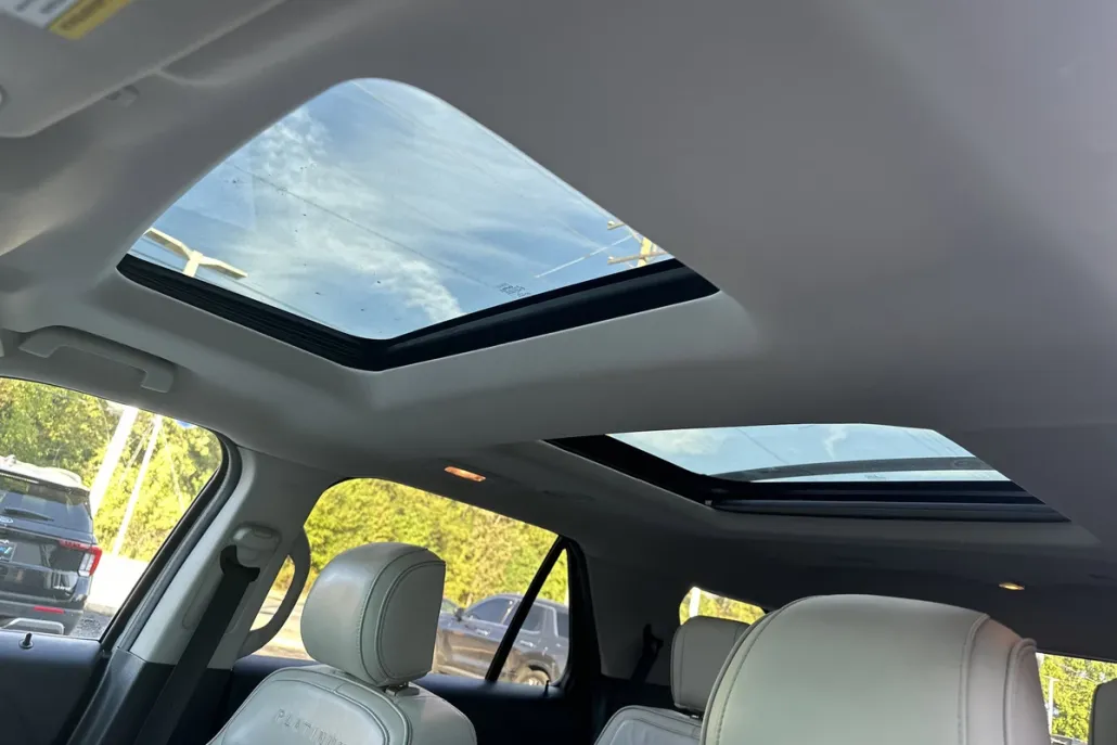 2017 Ford Explorer Platinum photo 1
