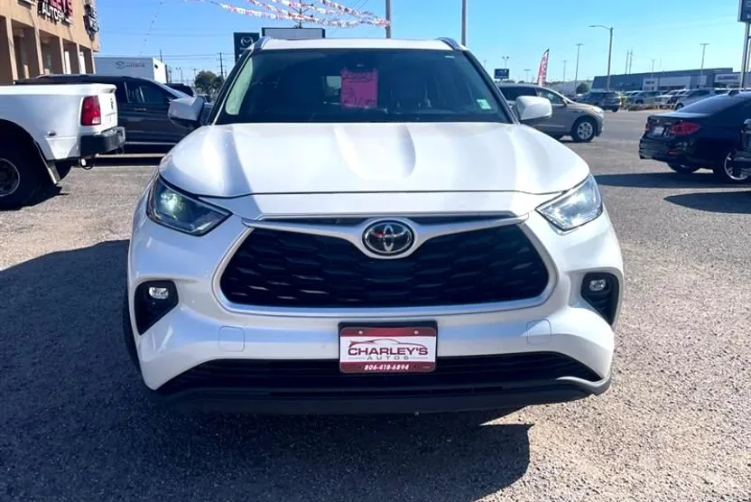 2021 Toyota Highlander XLE photo 1