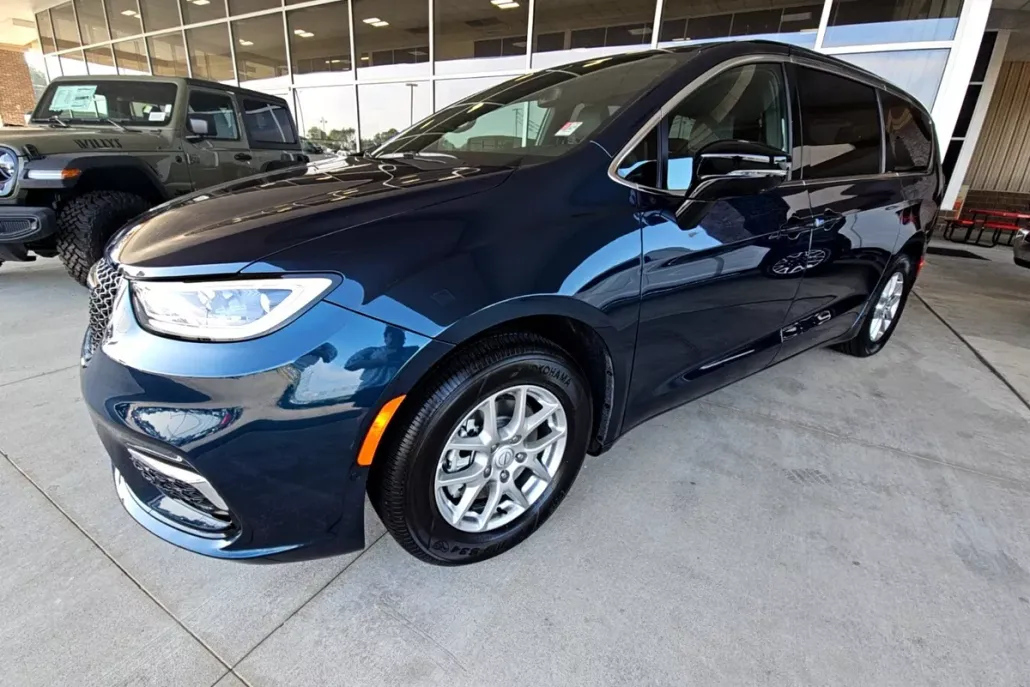 2025 Chrysler Pacifica photo 1