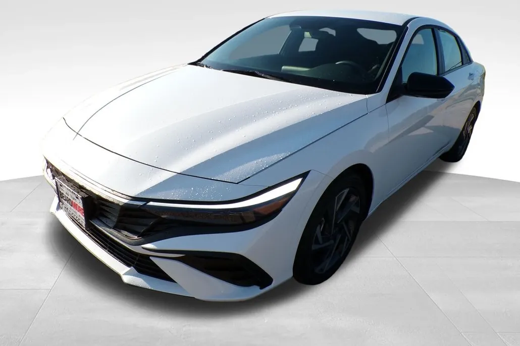 2025 Hyundai Elantra SEL Sport photo 1