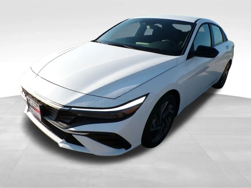 2025 Hyundai Elantra SEL Sport photo 1