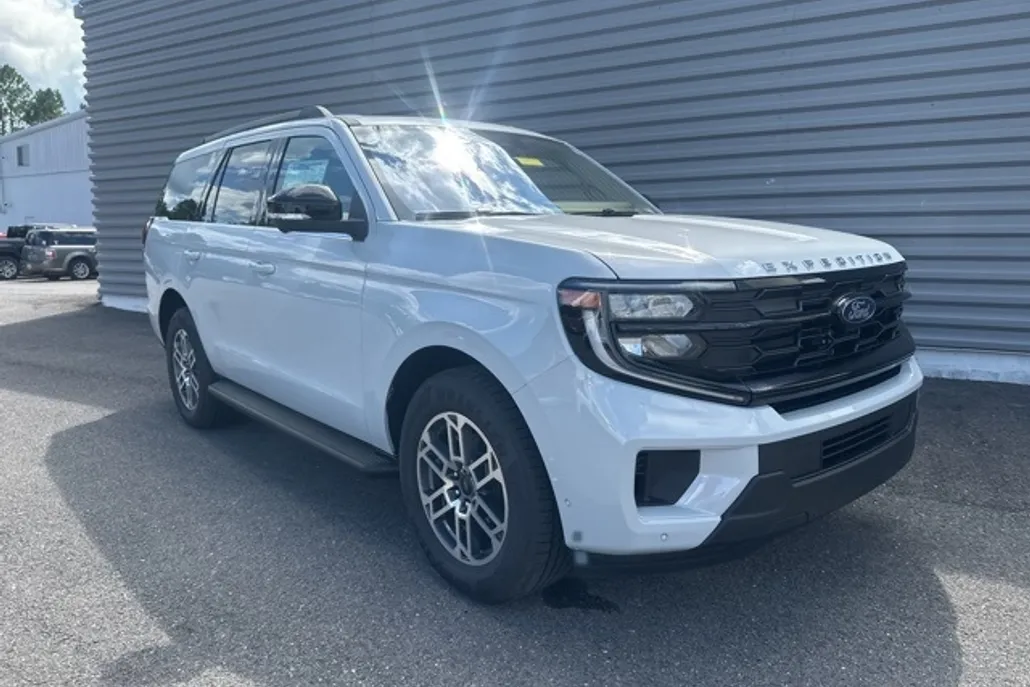 2025 Ford Expedition photo 1
