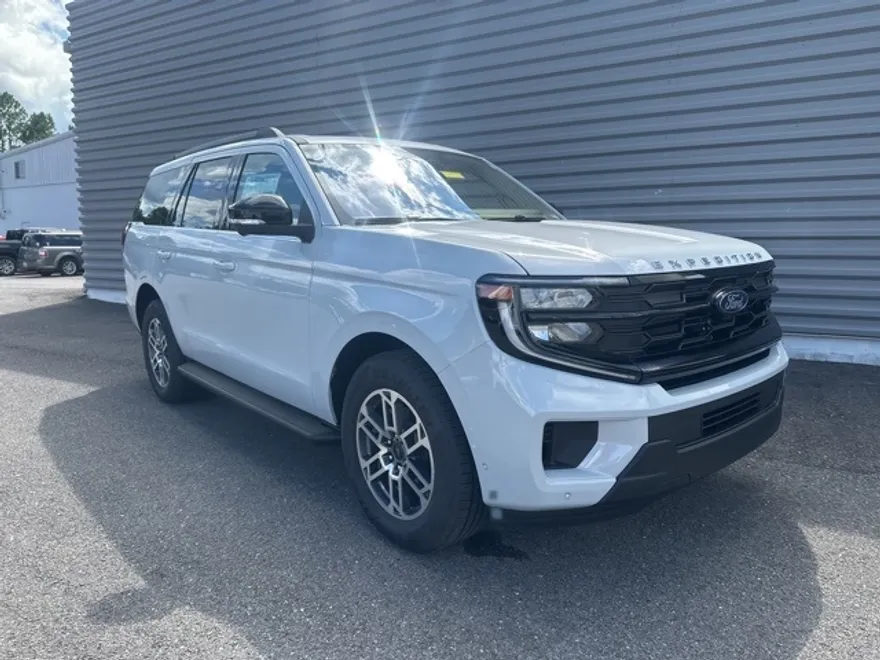 2025 Ford Expedition photo 1