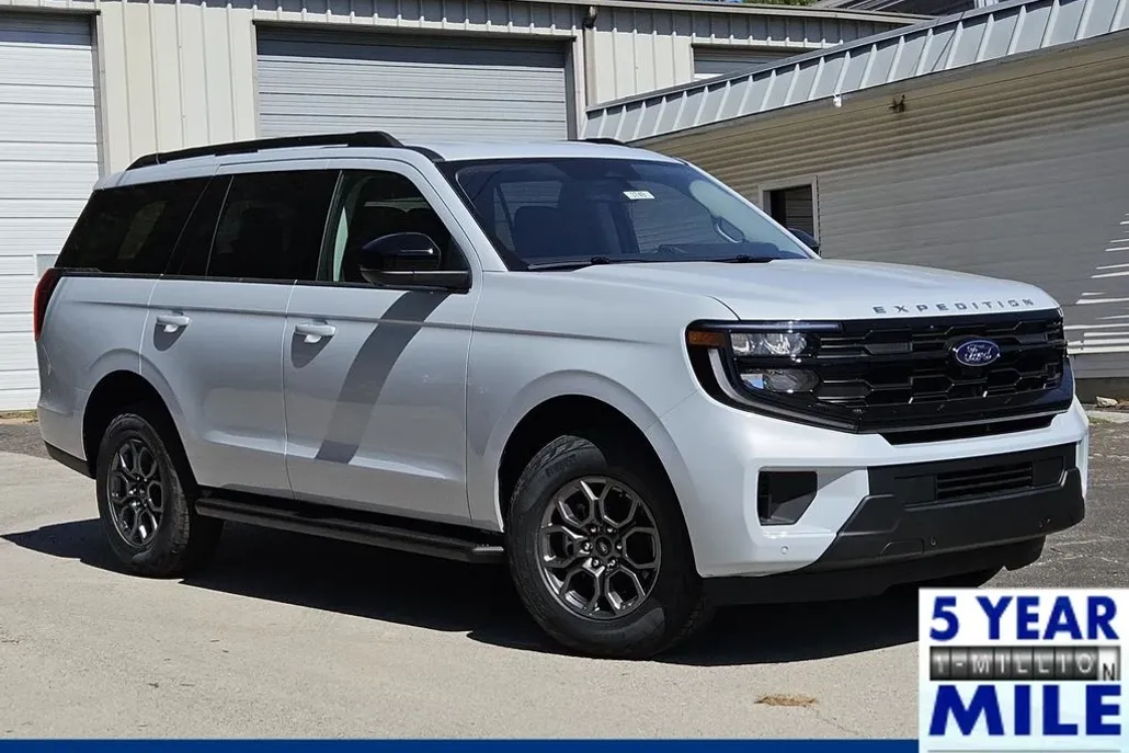 2025 Ford Expedition photo 1