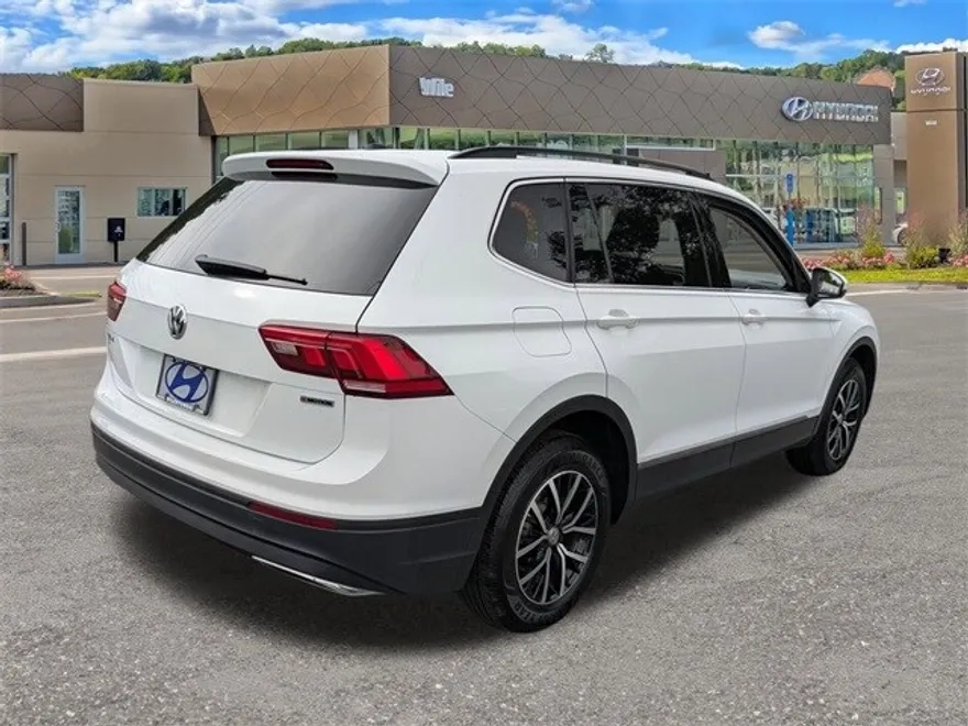 2021 Volkswagen Tiguan SE photo 1