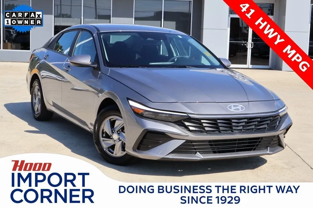2025 Hyundai Elantra SE photo 1