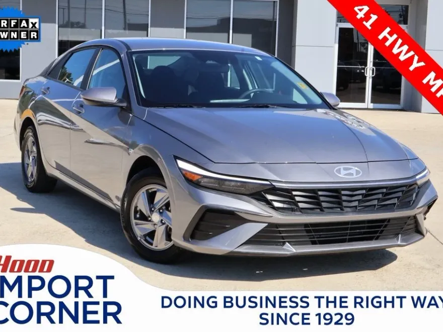 2025 Hyundai Elantra SE photo 1