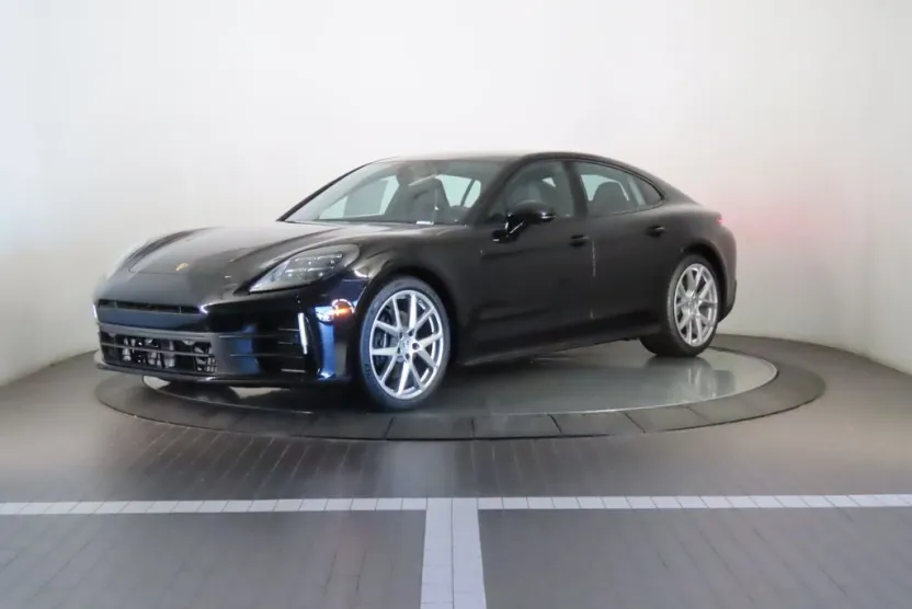 2025 Porsche Panamera 4 photo 1