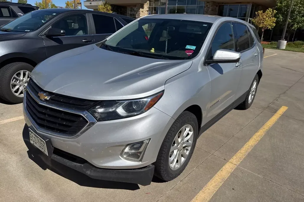 2018 Chevrolet Equinox LT photo 1