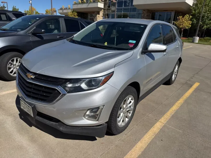 2018 Chevrolet Equinox LT photo 1