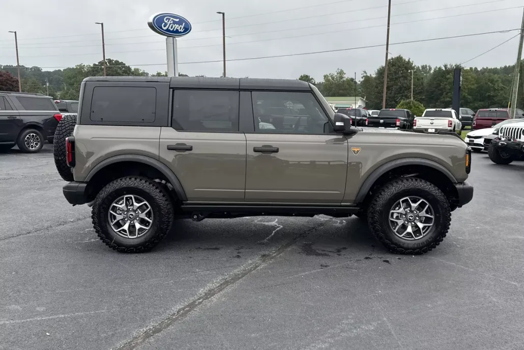 2025 Ford Bronco Badlands photo 1
