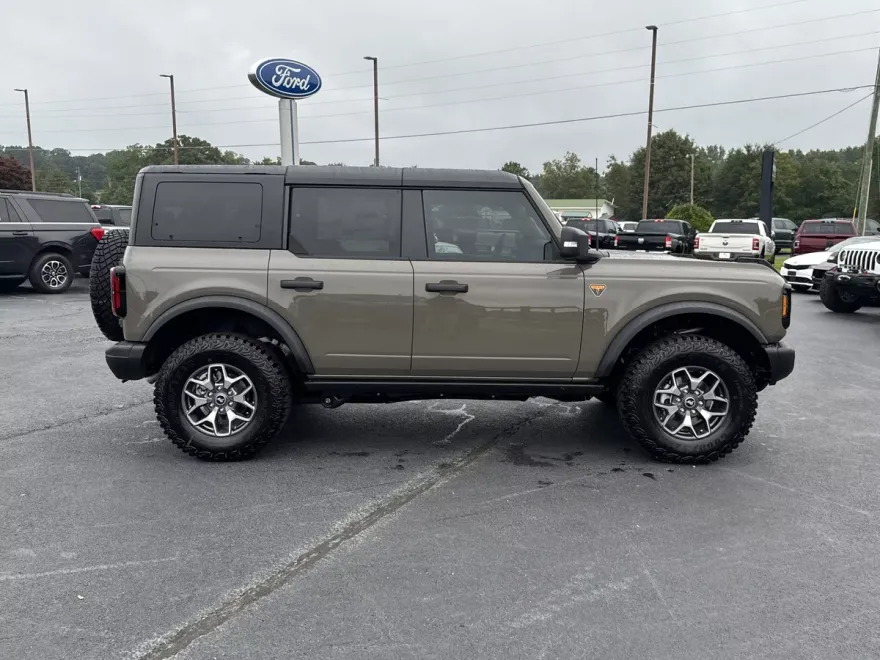 2025 Ford Bronco Badlands photo 1