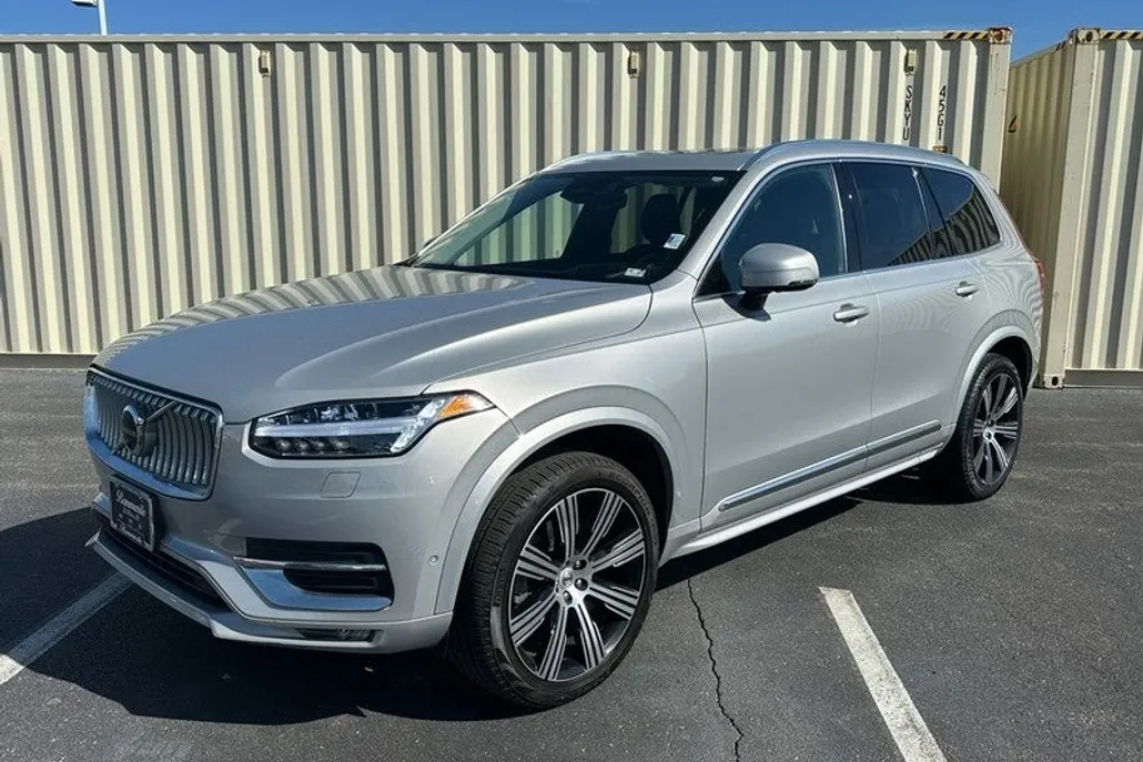 2023 Volvo XC90 AWD Ultimate photo 1