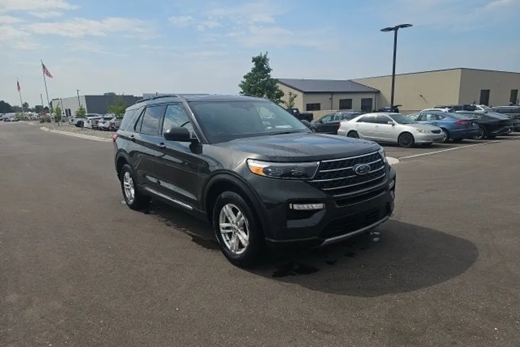 2022 Ford Explorer XLT photo 1