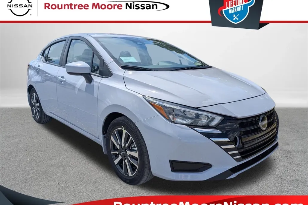 2025 Nissan Versa 1.6 SV photo 1