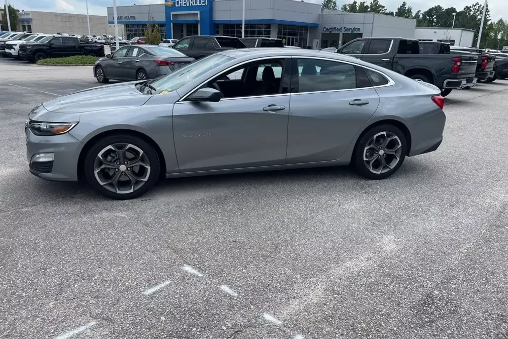 2024 Chevrolet Malibu 1LT photo 1