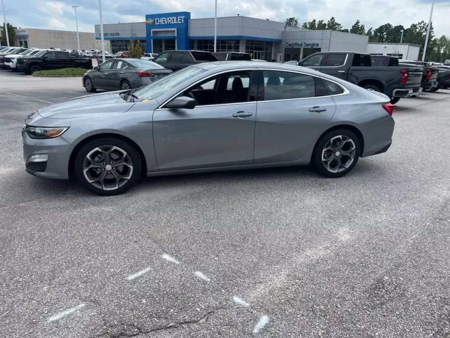 2024 Chevrolet Malibu 1LT photo 1